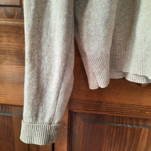 Vintage Hunt Club 100% lambswool light tan v-neck knit sweater - Picture 6 of 11